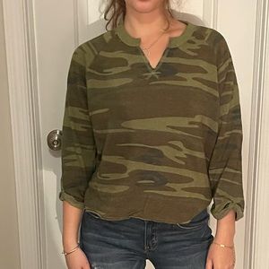 V neck camo 3/4 sleeve